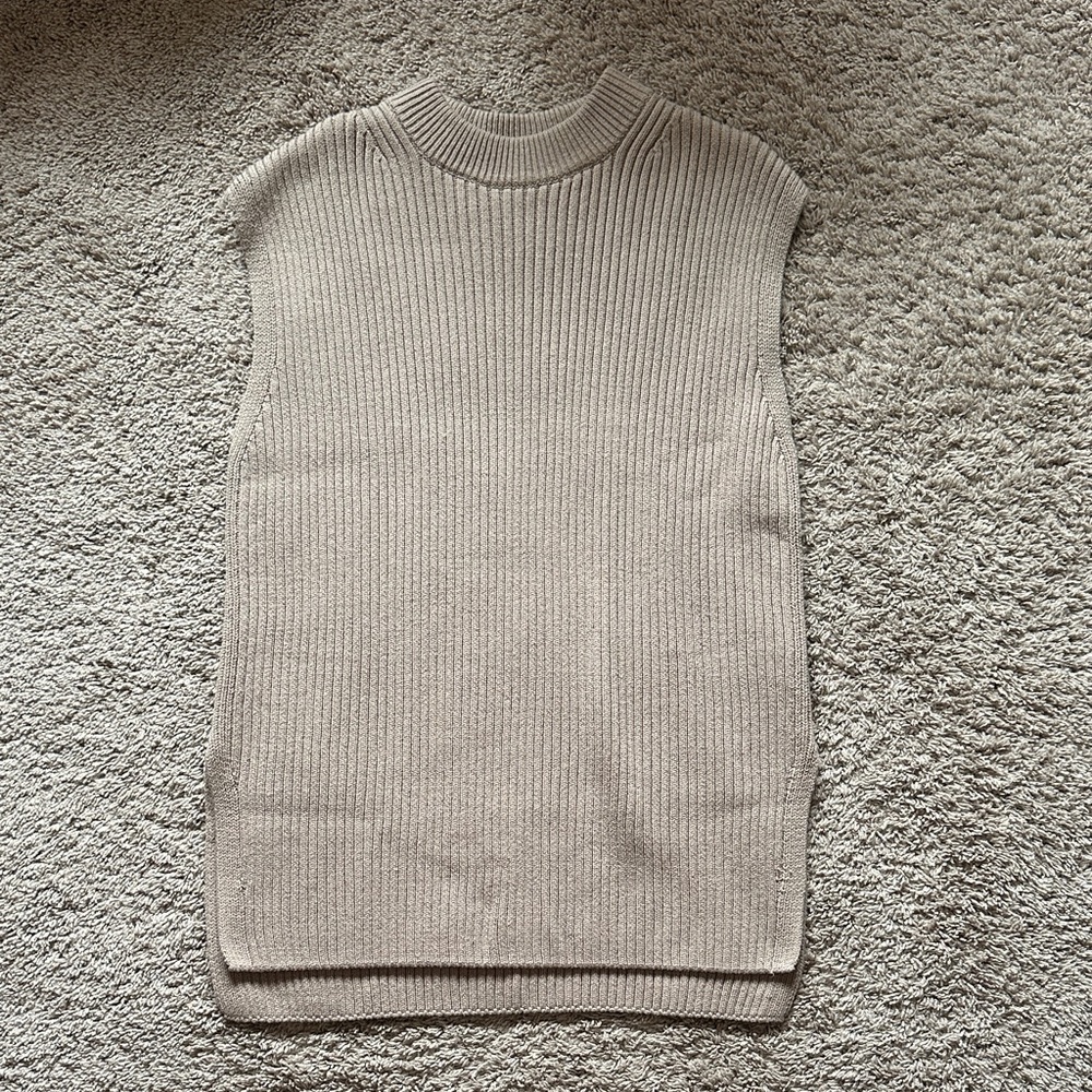 H&M Sleeveless Beige Sweater Vest